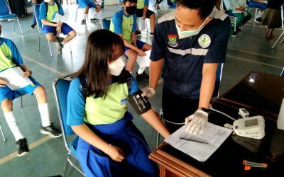 KEGIATAN VAKSINASI COVID-19 PERTAMA SMP STRADA YOS SUDARSO